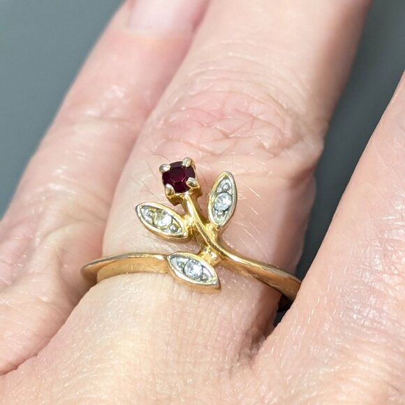 Vintage Avon Spray Ring Gold Tone Faux Ruby Birthstone Size 7.75 - Picture 5 of 5